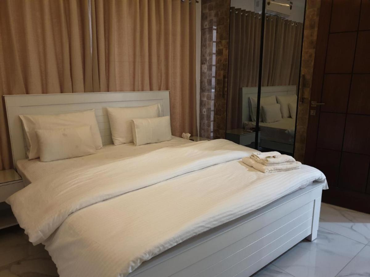 B&B Mumtaz City Islamabad Bagian luar foto
